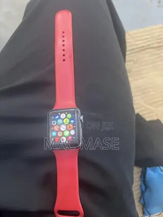 I’m Selling Series 3 Watch With Comes With a Charger