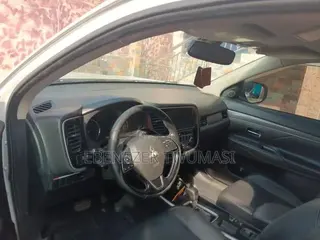 Mitsubishi Outlander SEL FWD 2019 White