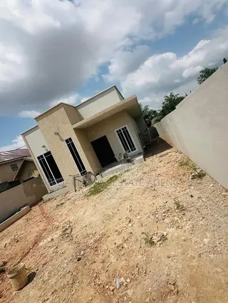 3bdrm House in Sefdard Properties, Amasaman for sale