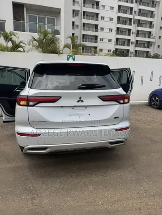 Mitsubishi Outlander SEL 2023 White