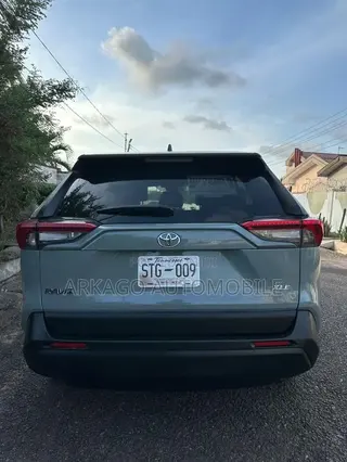 Toyota RAV4 XLE Premium 2021 Green