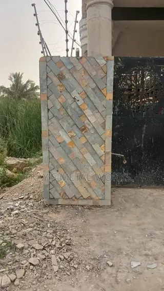 Brite Cutting Laying