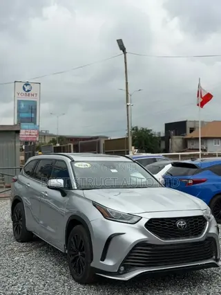 Toyota Highlander XSE AWD 2024 Silver