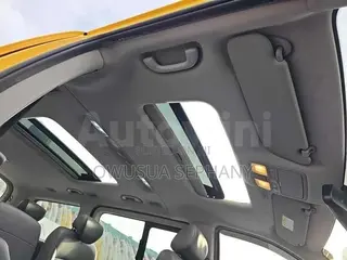Hyundai Starex 2015 Yellow