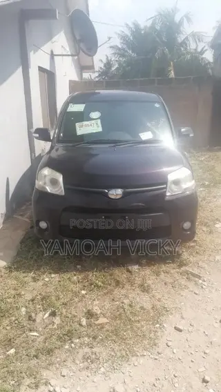 Toyota Sienta 2015 Purple