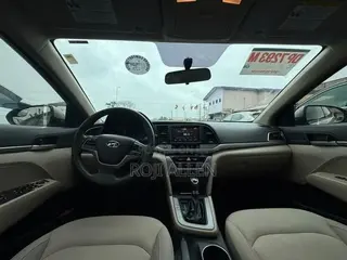 Hyundai Elantra SE Sedan FWD (2.0L 4cyl 6M) 2017 Beige