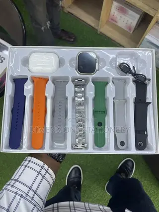 Smart Watch With Ear Buds + 7 Different Straps.