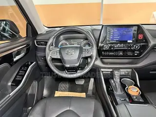 Toyota Highlander L 2022 Black