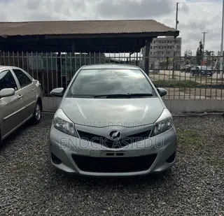 Toyota Vitz 1.3 AWD 3dr 2013 Green
