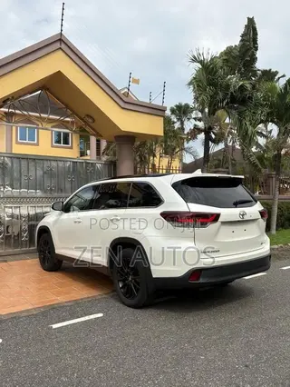 Toyota Highlander SE 2019 White