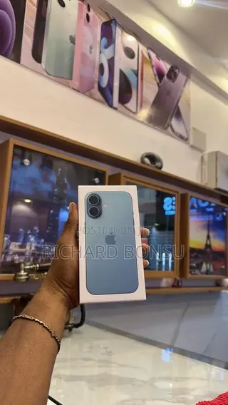 New Apple iPhone 16 256 GB Blue
