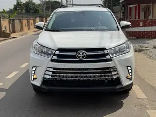 Toyota Highlander LE 4x4 V6 (3.5L 6cyl 8A) 2018 White