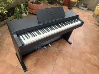 Yamaha CLP-810