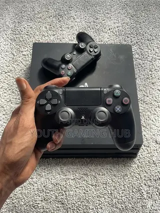 Ps4 Pro With Games (1 Controller)