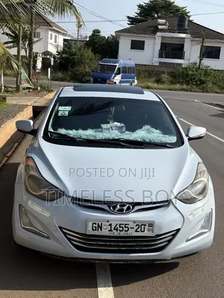 Hyundai Elantra SE Sedan FWD (1.8L 4cyl 6A) 2016 White