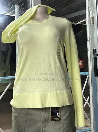 Standing Yellow Sweater Size 4-6