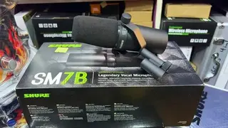 SHURE SM7B Studio Microphone
