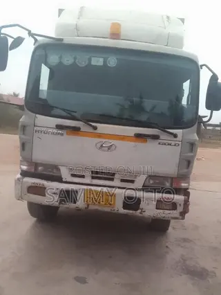 Hyundai Container 2010 White