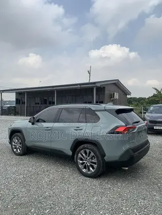 Toyota RAV4 XLE 2022 Teal