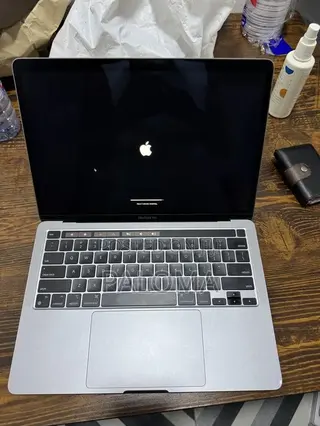 Laptop Apple MacBook Pro 2022 M2 8GB Apple M2 SSD 256GB