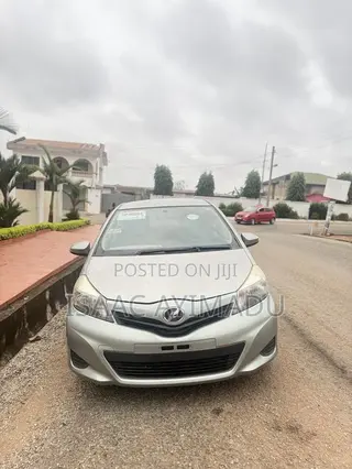 Toyota Vitz 2013 Silver