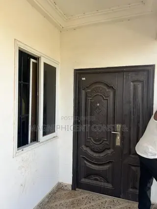 3bdrm Apartment in Lakeside, Ashaley Botwe for rent