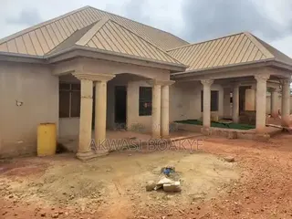 14bdrm Block of Flats in Yabi, Kumasi Metropolitan for sale