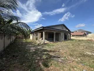 5bdrm House in Police Station for sale