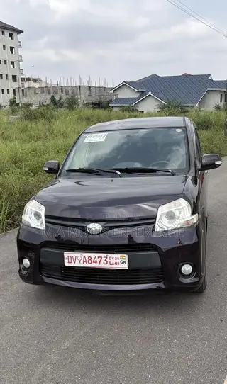 Toyota Sienta 1.5 AWD 2013 Burgundy