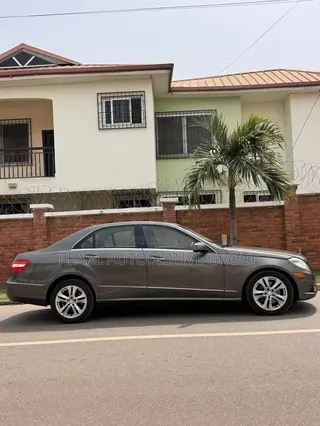 Mercedes-Benz E350 Base 4Matic Sedan AWD (3.5L 6cyl 7A) 2011 Brown