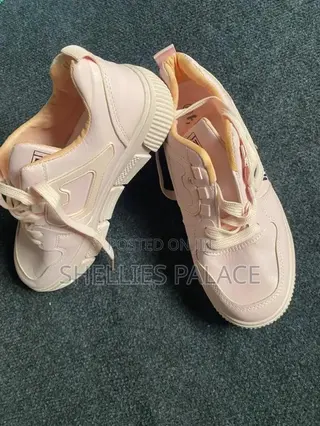 Women Fashionable Quality Sneakers