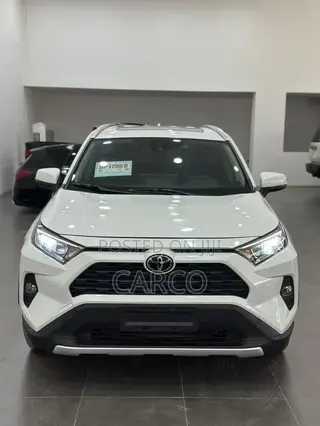 Toyota RAV4 2021 White