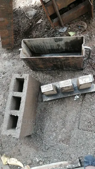 Single Manual Hollow Pin Mould