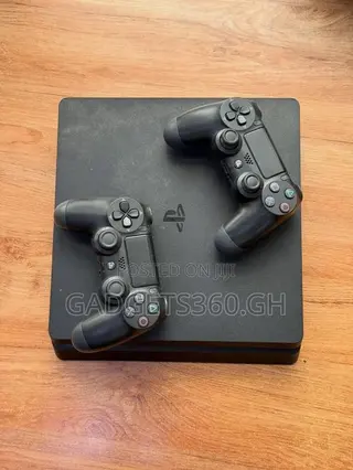 Sony PlayStation 4 Slim (1TB + 2 Controllers)