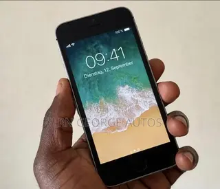 Apple iPhone SE 32 GB Silver