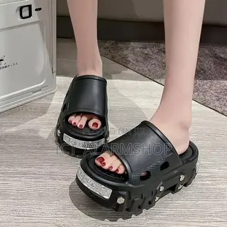 Black Thick-Soled Metallic Outer Wear Half-Drag