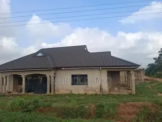 8bdrm House in Kwabre for sale