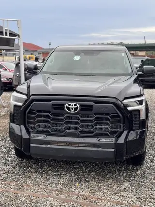 Toyota Tundra 2022 Black