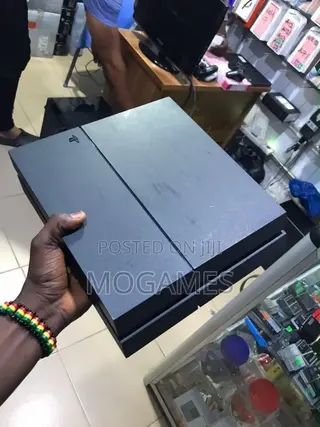 Empty PS4 Standard