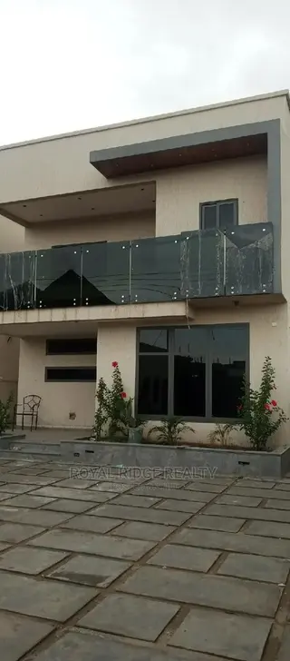 4bdrm Duplex in Lakeside, Accra Metropolitan for sale