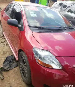 Toyota Yaris 2009 Red