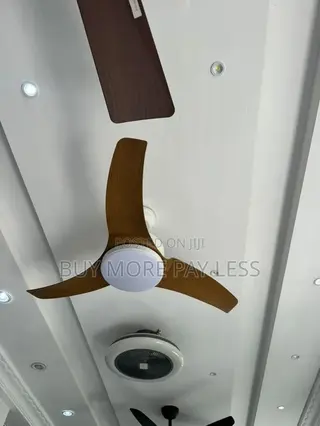 Modern 3-Blade Propeller-Style Ceiling Fan With Integrated Led Light