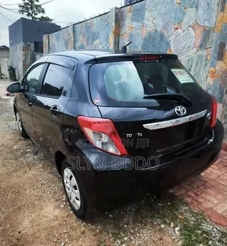 Toyota Vitz 1.3 AWD 5dr 2013 Black