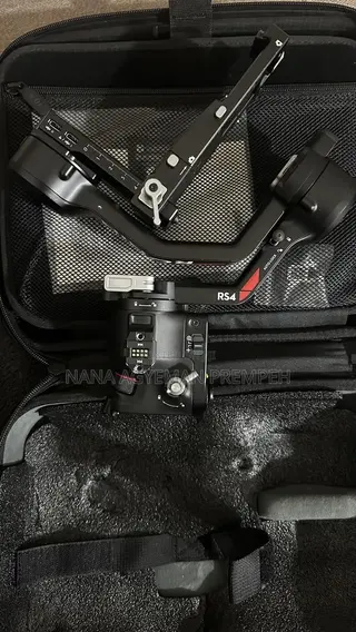DJI RS 4 Combo Gimbal