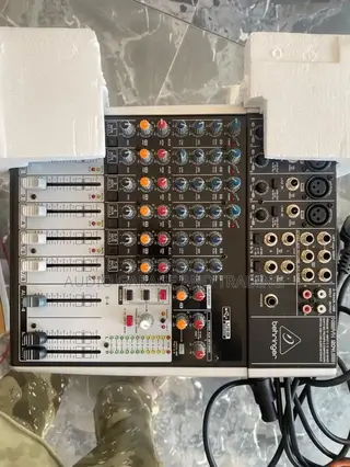 Behringer Xenyx 1204usb