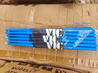 Vic Firth Kidsticks in Blue (12pairs in a Pack)