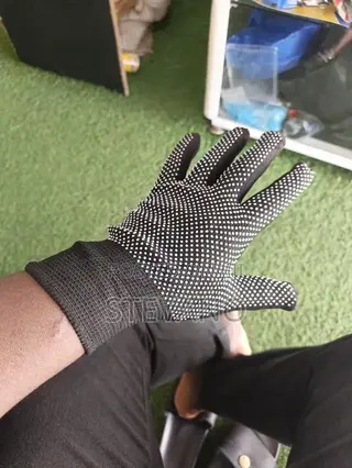 Dotted Hand Gloves