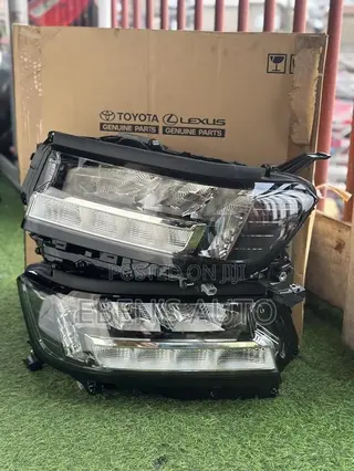 Toyota Land Cruiser 300 GXR Headlights 22-25