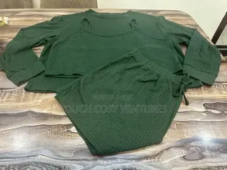 Leafy Green Crop Top and Short With Extra Long Sleeve Top