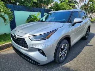 Toyota Highlander XLE AWD 2023 Gray